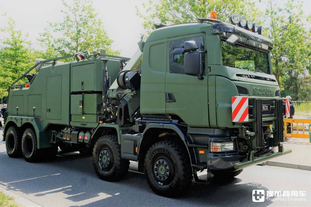 8x8 tracción total + motor V8, equipamiento de Empl de Austria. ¿Has visto el camión grúa pesado militar Scania 660 S?