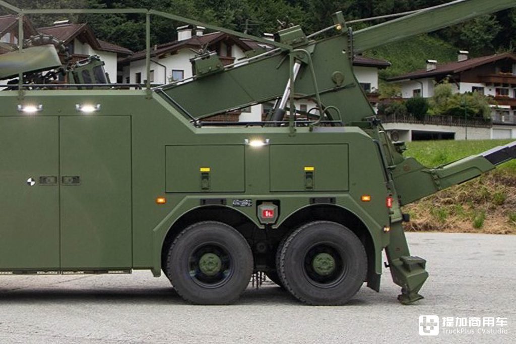 8x8 tracción total + motor V8, equipamiento de Empl de Austria. ¿Has visto el camión grúa pesado militar Scania 660 S?