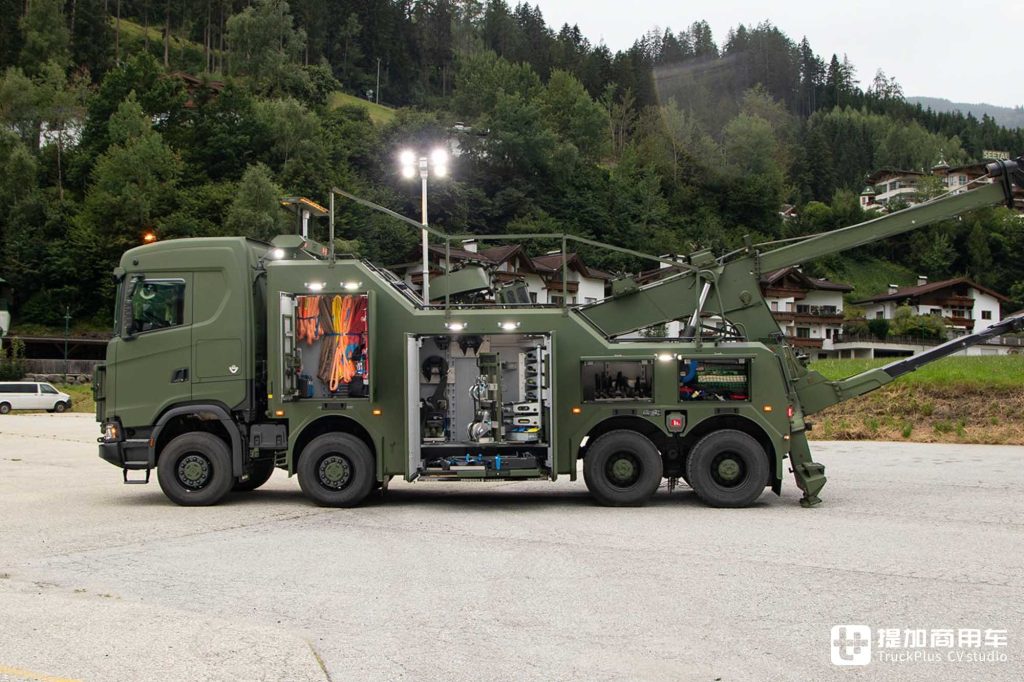 8x8 tracción total + motor V8, equipamiento de Empl de Austria. ¿Has visto el camión grúa pesado militar Scania 660 S?