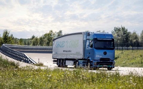 Daimler Trucks IAA 2024: Enfocados en el transporte de larga distancia neutro en carbono, se espera que el camión eléctrico Mercedes-Benz eActros 600 comience la producción en noviembre.