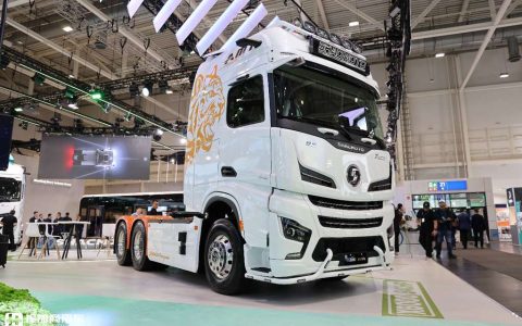 ¡La mayor potencia del evento! El tractor Shaanxi Automobile Delong X6000 de 840 caballos se presenta en la feria internacional IAA de Hannover, con un equipamiento de alto nivel.