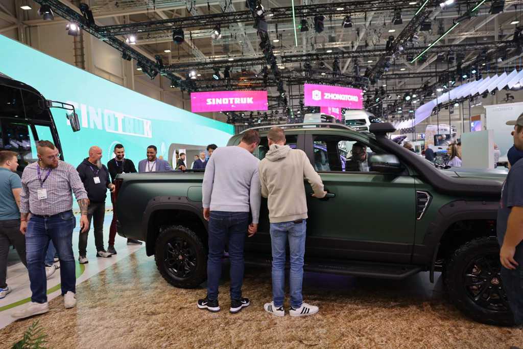 La historia de exportación de la pick-up Bolden de Sinotruk: Comienza su viaje en la “capital de la industria automotriz”