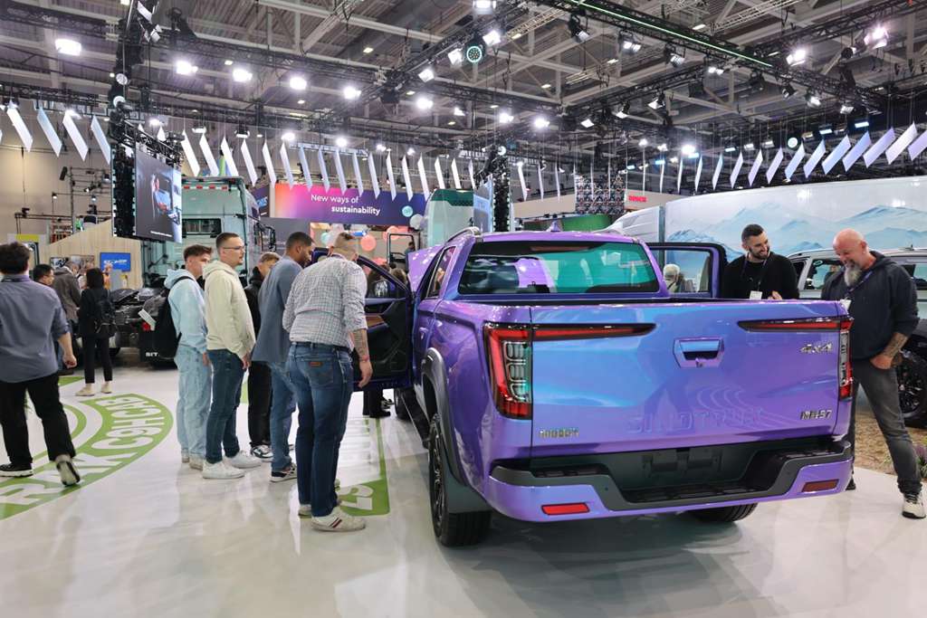 La historia de exportación de la pick-up Bolden de Sinotruk: Comienza su viaje en la “capital de la industria automotriz”