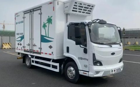 El viaje “premium” del cangrejo peludo chino, garantizado por el camión frigorífico EVM100