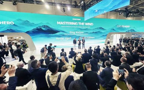 Un rayo del celeste | Productos de SINOTRUK se muestran en la IAA de Hannover, Alemania