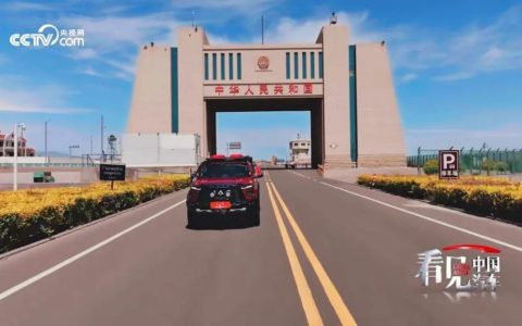 ¡El automóvil nacional rinde homenaje a la puerta nacional! ¡El Jianghuai Hantu Mountain Cat marca presencia en la puerta nacional de Alashankou, Xinjiang!