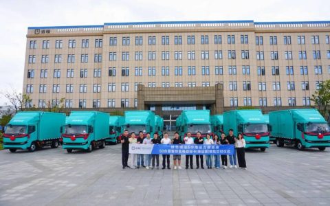 Transporte Urbano con los Nuevos Cameones de la Energia Verde | Entrega inicial de 50 vehículos eléctricos de carga basados en alcohol etílico y hidrógeno Estrella Inteligente (Verde) a los proveedores de capacidad en Sur de China