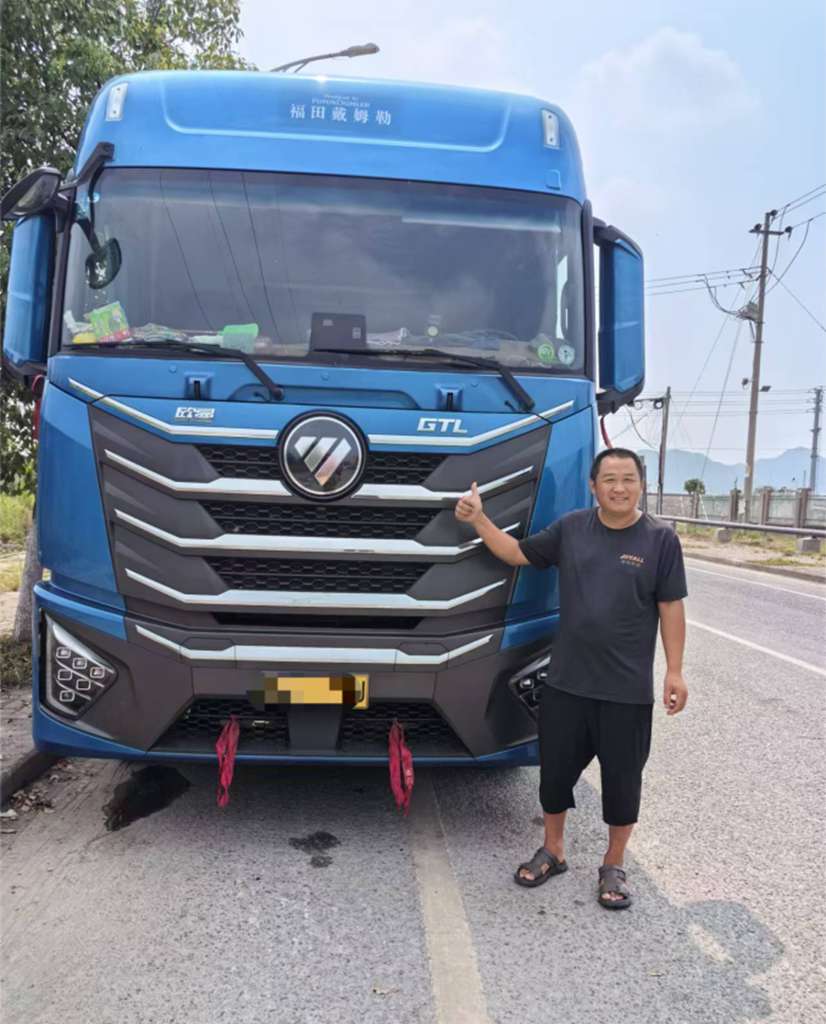 ¡Consumo medio de combustible de 29L por cada 100 km! El camión pesado Auman Xingyi con un motor de 480 caballos de fuerza se adapta perfectamente a la ruta de transporte de Linyi a Taizhou , Wu como conductor del super cameon