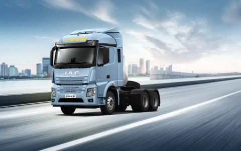 Transporte sin preocupaciones de cargas pesadas como lingotes de aluminio, cerámica, etc. ¡El camión de tracción Xingyao X5 es muy completo