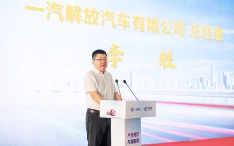 FAW Jiefang y Chuanwei Group celebran la firma del acuerdo estratégico de 1000 vehiculos y la ceremonia de entrega del primer lote de J6P 486 LNG