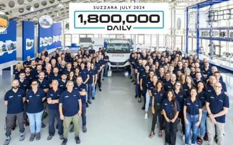Otro importante hito: IVECO celebra la salida de la línea de producción de  1.800.000 vehiculos de Daily en la planta de Suzzara, Italia.