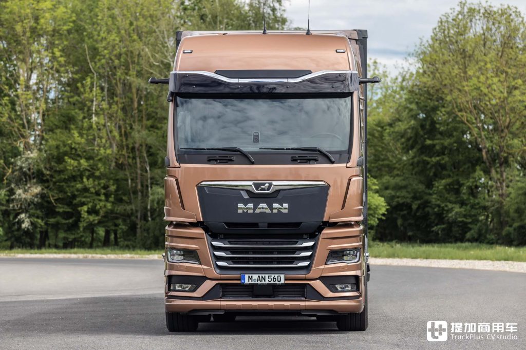 Nueva cadena de potencia PowerLion con motor y caja de cambios totalmente renovados: Vista previa del MAN TGX 2025