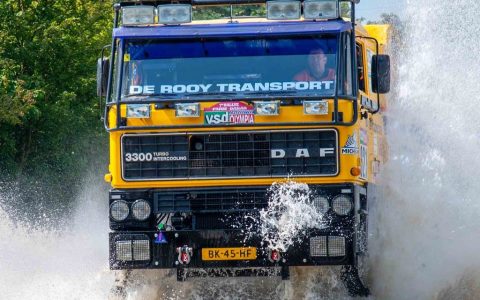 Homenaje al legendario camión de Dakar de doble motor: la edición especial DAF XG The Bull hace su debut
