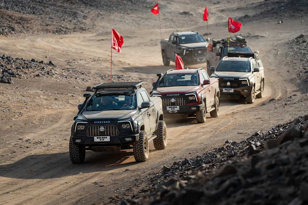 ¡Aventurarse en tierras inexploradas! El pickup Bolden de Sinotruk cruza el Gran Corredor Desértico