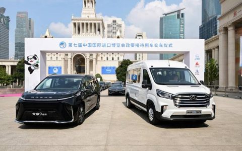 Calidad de limusina estatal, ¡vendido en todo el mundo! Casi un centenar de vehículos SAIC Maxus V90 New Journey y Euniq 9 PHEV protegen nuevamente la CIIE, brillando en el escenario internacional.