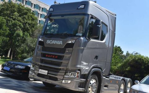 No te dejes engañar, este es el auténtico Scania: imágenes reales del tractor Scania 560S vendido en el país