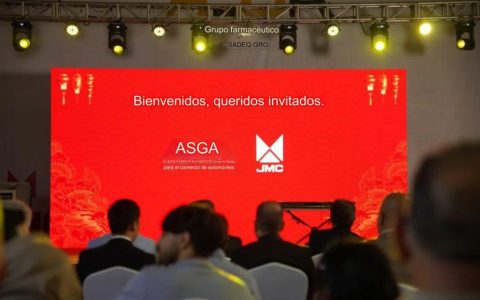 Primer lote de 100 camionetas JMC Da Dao y 50 autobuses Jingma llegan a Irak