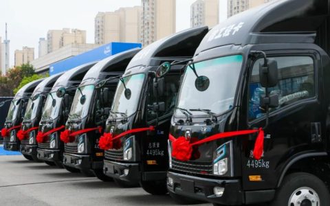 ¡Primer lote de 500 unidades! Entrega de camiones ligeros de nueva energía de Xugong al Grupo SF