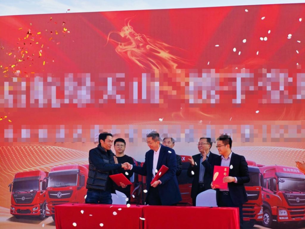 80 camiones eléctricos Dongfeng Tianlong abren un nuevo panorama para la transformación verde de Xinjiang