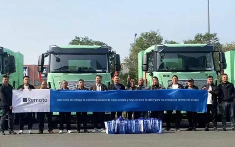 El tractor eléctrico puro X7E-400 de largo alcance se entregó a los principales clientes de Jiangsu en lotes, lo que ayudó de manera eficiente al transporte ecológico del puerto