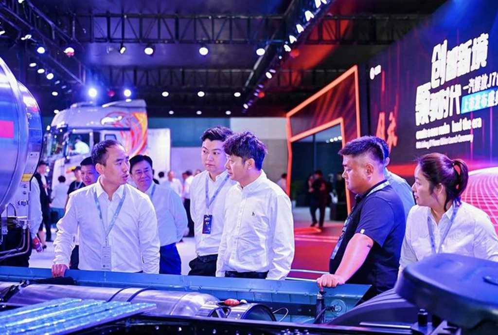 ¡La versión líder del tractor FAW Jiefang J7 está en el mercado!