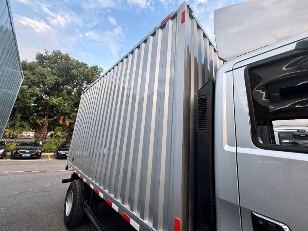 ¿Las camionetas ligeras nacionales también comienzan a europeizarse? Gran espacio y potencia: Fotografía en vivo del nuevo HOWO Hanjian Pro de Sinotruk