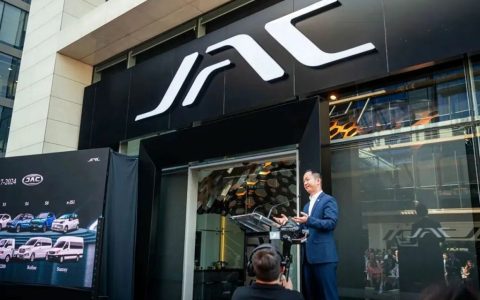 Iniciando un nuevo camino y abriendo un nuevo capítulo, se relanzó la camioneta pickup de transmisión automática JAC Chile