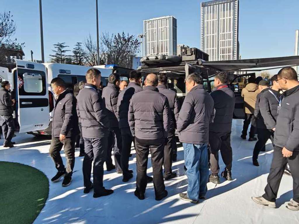 China National Heavy Duty Truck Corporation lanza oficialmente la nueva marca de furgonetas ligeras "Pionero V" con el lanzamiento de toda su gama de modelos