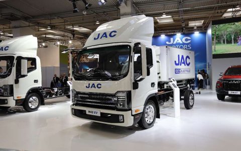 Equipado de Serie con Asistencia de Conducción de Nivel 2 (ADAS): Jianghuai N42, un Camión Ligero Chino con Notables Diferencias para el Mercado Europeo