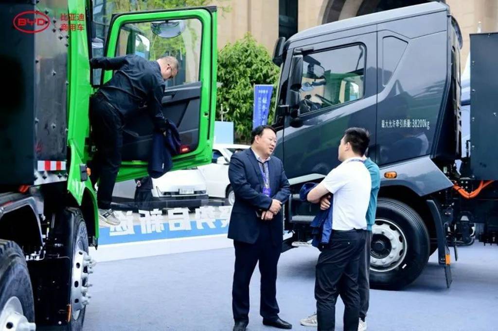 ¡Convergencia de fuerzas para un nuevo camino, innovación al timón del futuro! BYD lanza la gama completa de camiones pesados eléctricos