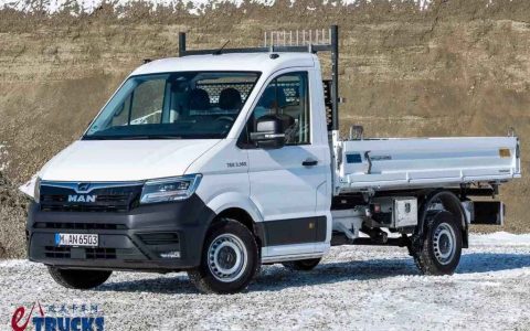 ¡Un elegante miniautocargador de 3,5 toneladas con carga triple! Conózca el MAN TGE pequeño.
