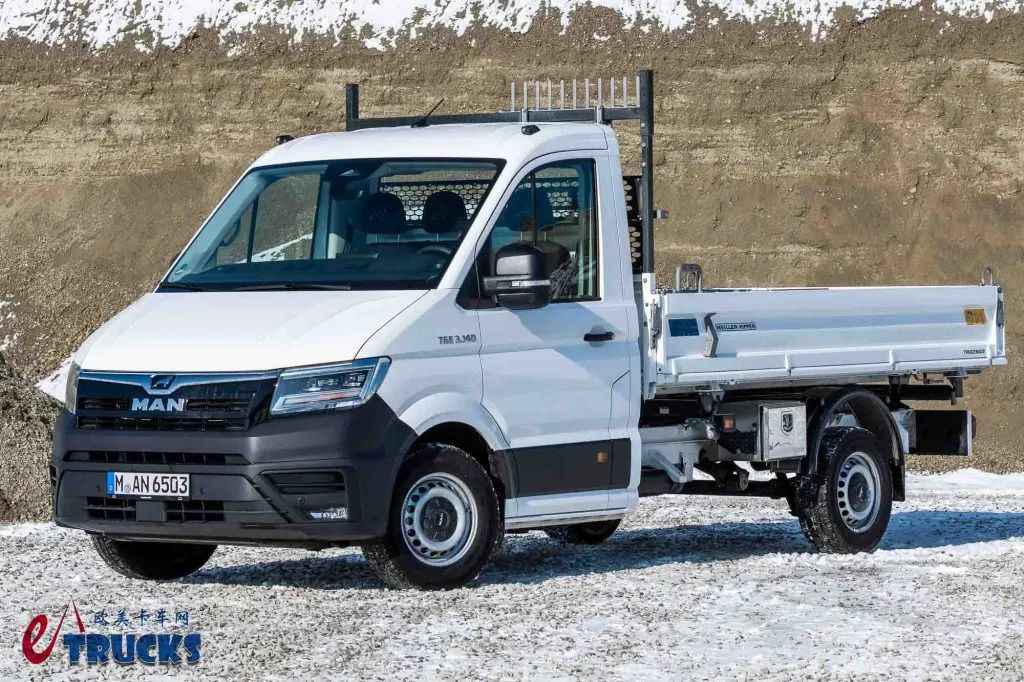 ¡Un elegante miniautocargador de 3,5 toneladas con carga triple! Conózca el MAN TGE pequeño.