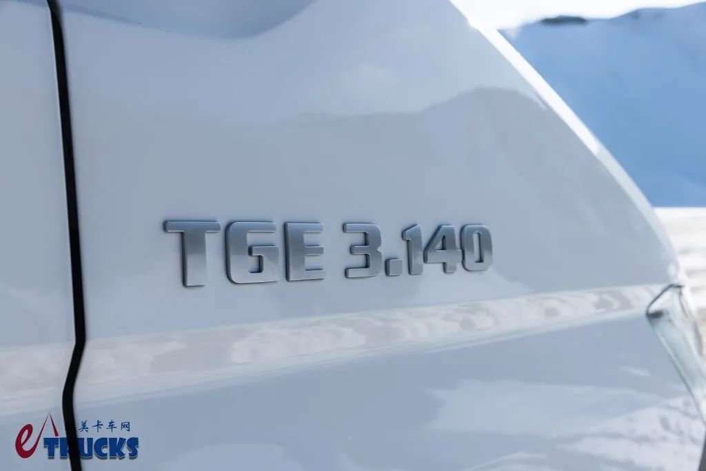 ¡Un elegante miniautocargador de 3,5 toneladas con carga triple! Conózca el MAN TGE pequeño.