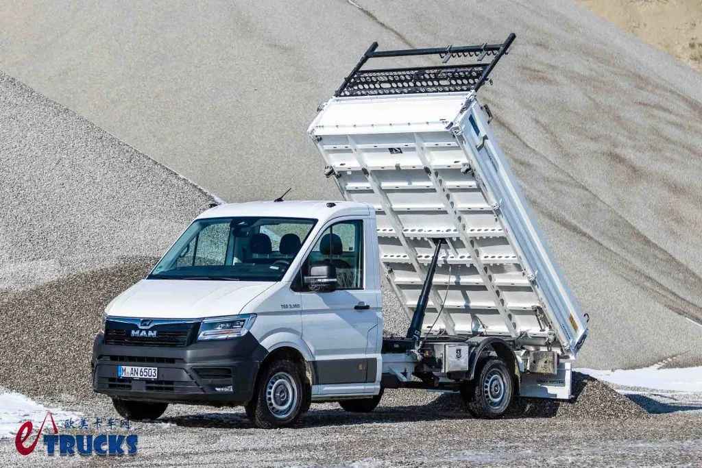 ¡Un elegante miniautocargador de 3,5 toneladas con carga triple! Conózca el MAN TGE pequeño.