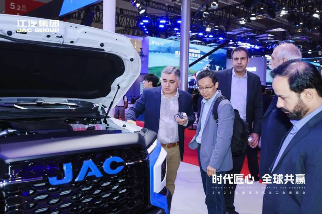 ¡La primera camioneta híbrida eléctrica con torque superior a 1000 N·m de China! JAC Huntru PHEV se presenta en el Salón del Automóvil de Shanghái