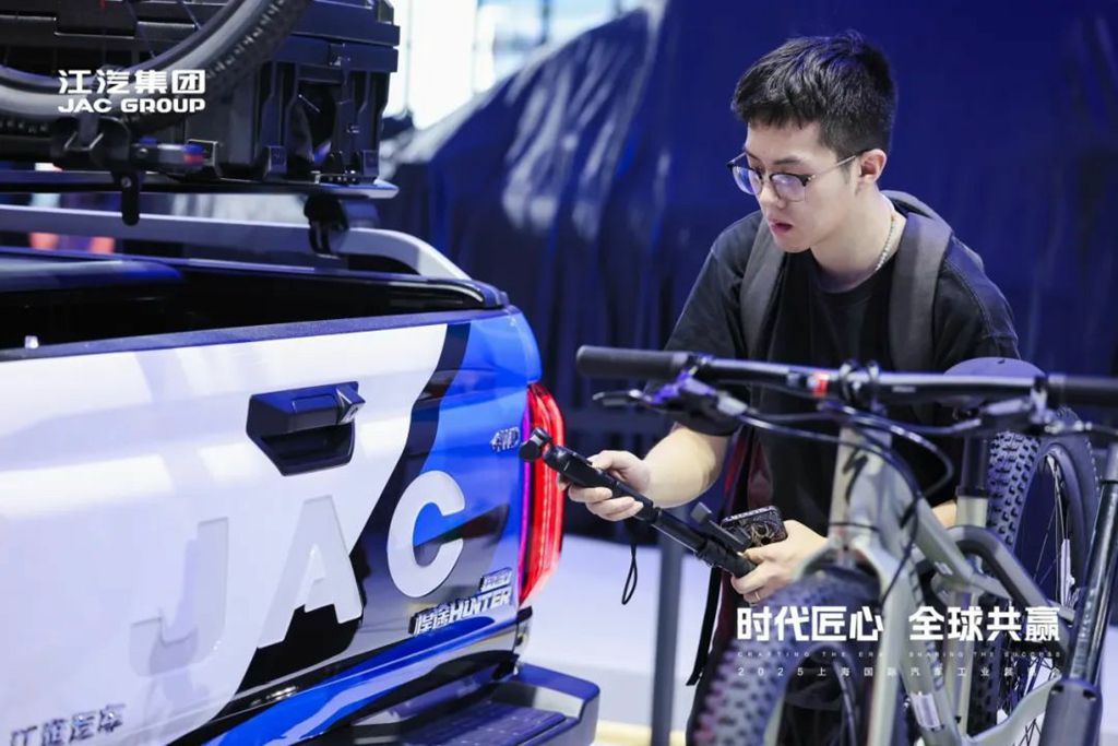 ¡La primera camioneta híbrida eléctrica con torque superior a 1000 N·m de China! JAC Huntru PHEV se presenta en el Salón del Automóvil de Shanghái