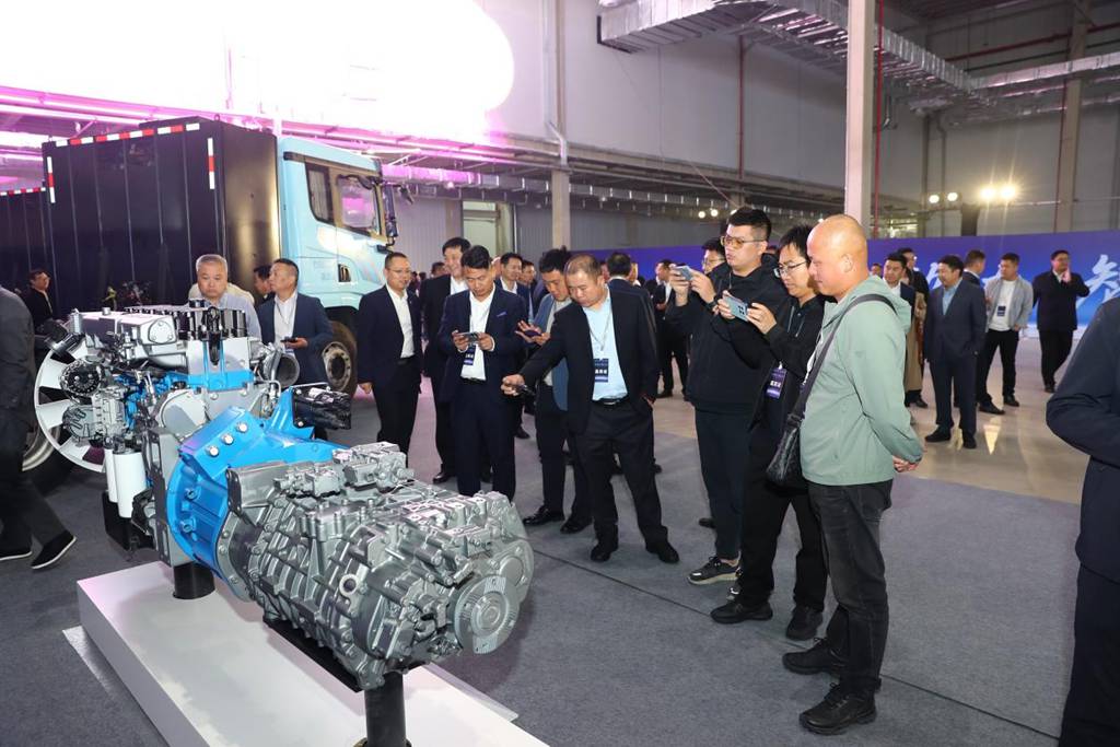 La marca de energía dorada de Weichai lanza la marca de energía nueva completamente autónoma "Inteligencia" de SHACMAN