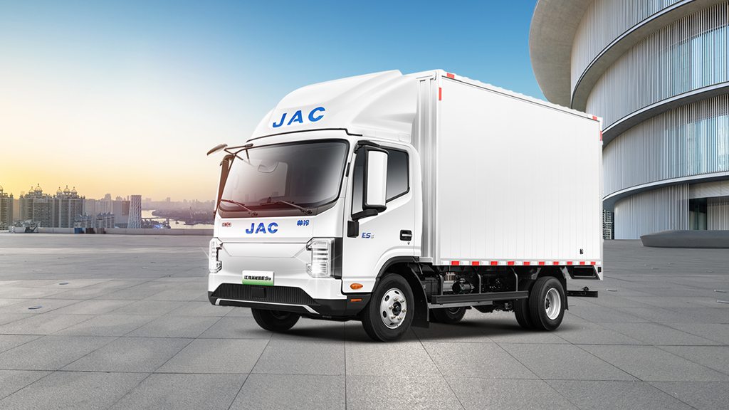 ​​Lanzamiento del JAC ES9 en Shenzhen: Modelo eléctrico ligero con batería de 140 kWh en reserva, liderando la modernización ecológica de la logística urbana​​