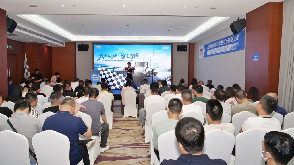 ​​Lanzamiento del JAC ES9 en Shenzhen: Modelo eléctrico ligero con batería de 140 kWh en reserva, liderando la modernización ecológica de la logística urbana​​
