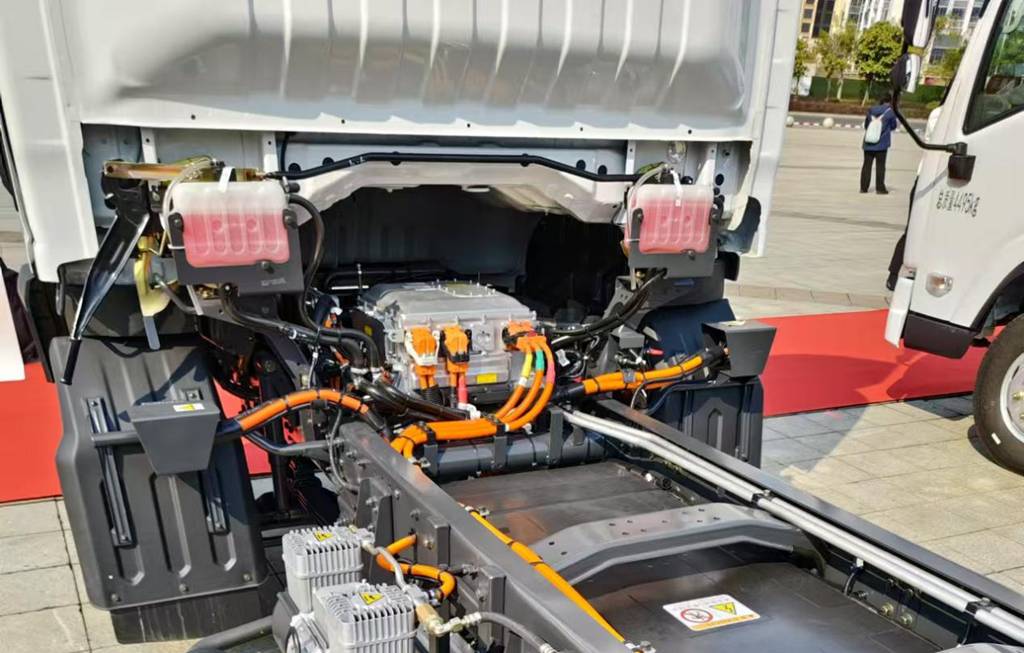 ​​¡450 km de autonomía! Nuevo camión eléctrico Chenglong L2V con batería de gran capacidad para transporte urbano sin preocupaciones​​