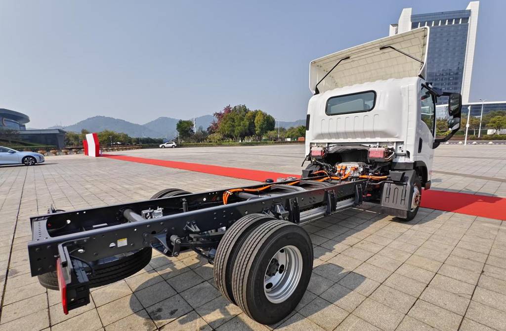 ​​¡450 km de autonomía! Nuevo camión eléctrico Chenglong L2V con batería de gran capacidad para transporte urbano sin preocupaciones​​
