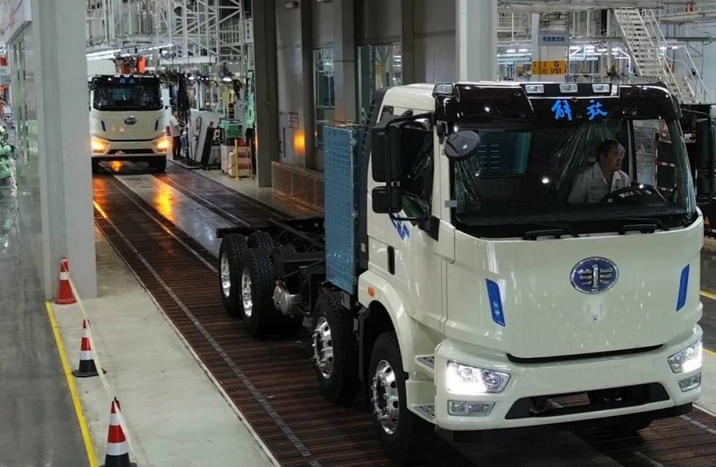 ​​### ¡El vehículo número 10.000 de 2025 sale de la línea de producción de la sucursal de FAW Jiefang en Sichuan!​​