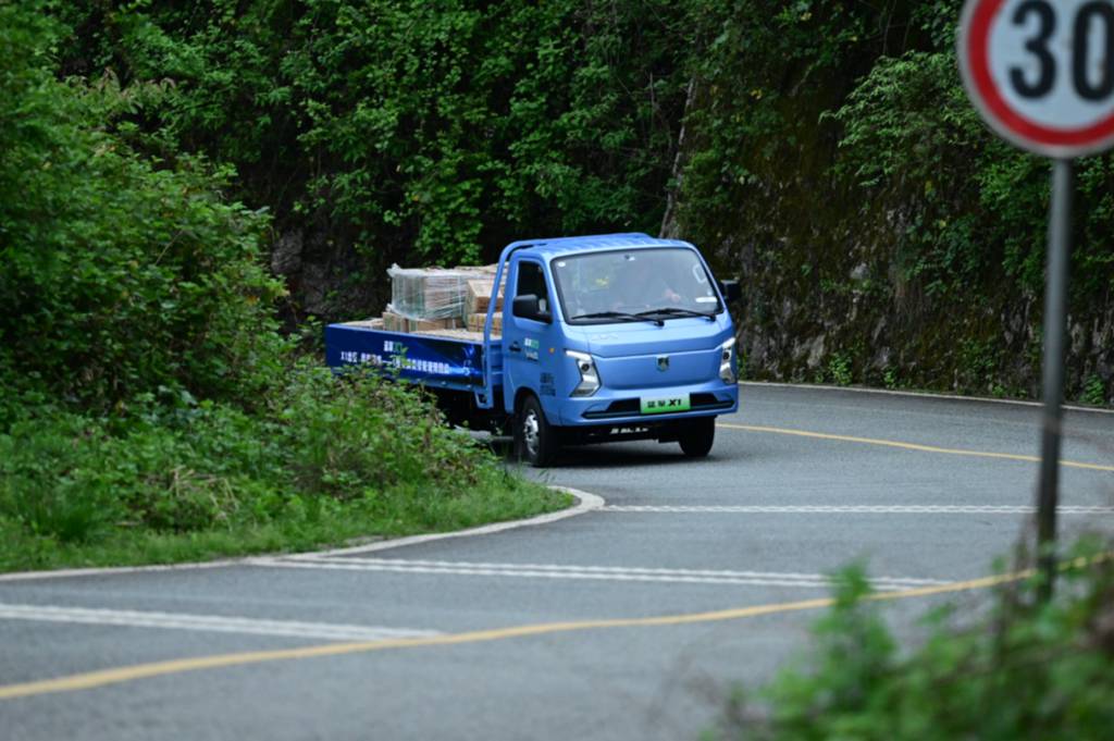 ​​Capacidad máxima de 1.5 T, 1 kWh recorre 5 km: Weichai LANDKING X1 inaugura la nueva generación de furgonetas eléctricas​​
