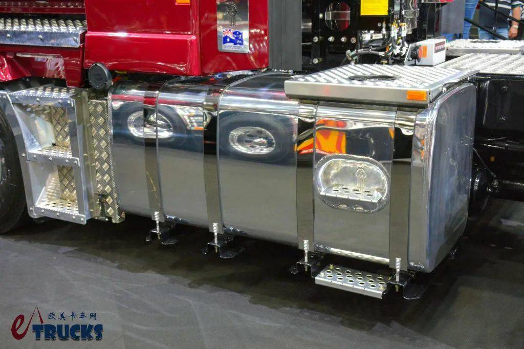 ​​¡El Espacio Habitacional Rivaliza con los Camiones de Capó Largo! El Exclusivo Flagship Americano Cabover Kenworth K220 Presentado en la Brisbane Truck Show​​