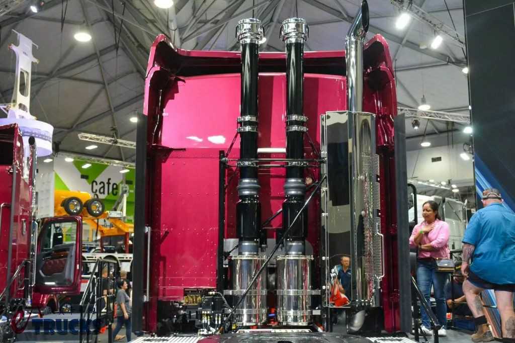 ​​¡El Espacio Habitacional Rivaliza con los Camiones de Capó Largo! El Exclusivo Flagship Americano Cabover Kenworth K220 Presentado en la Brisbane Truck Show​​