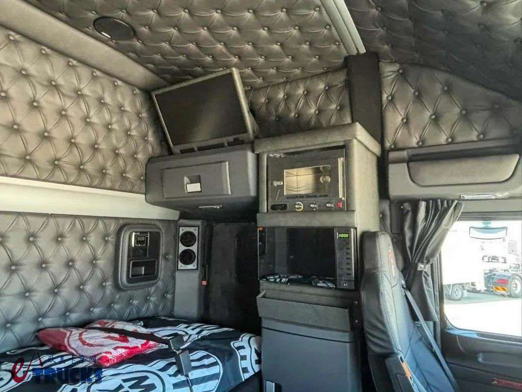 ​​¡El Espacio Habitacional Rivaliza con los Camiones de Capó Largo! El Exclusivo Flagship Americano Cabover Kenworth K220 Presentado en la Brisbane Truck Show​​