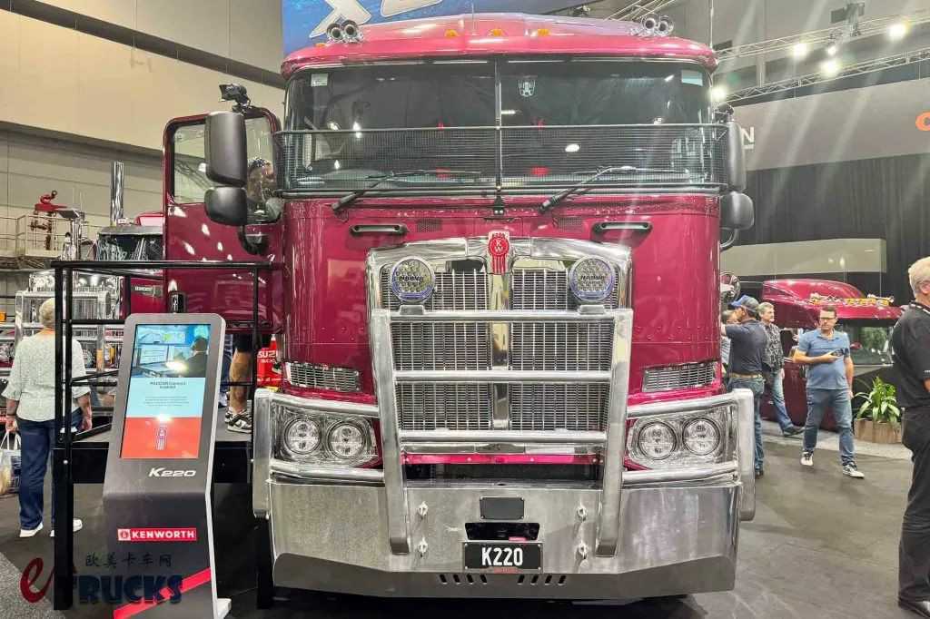 ​​¡El Espacio Habitacional Rivaliza con los Camiones de Capó Largo! El Exclusivo Flagship Americano Cabover Kenworth K220 Presentado en la Brisbane Truck Show​​