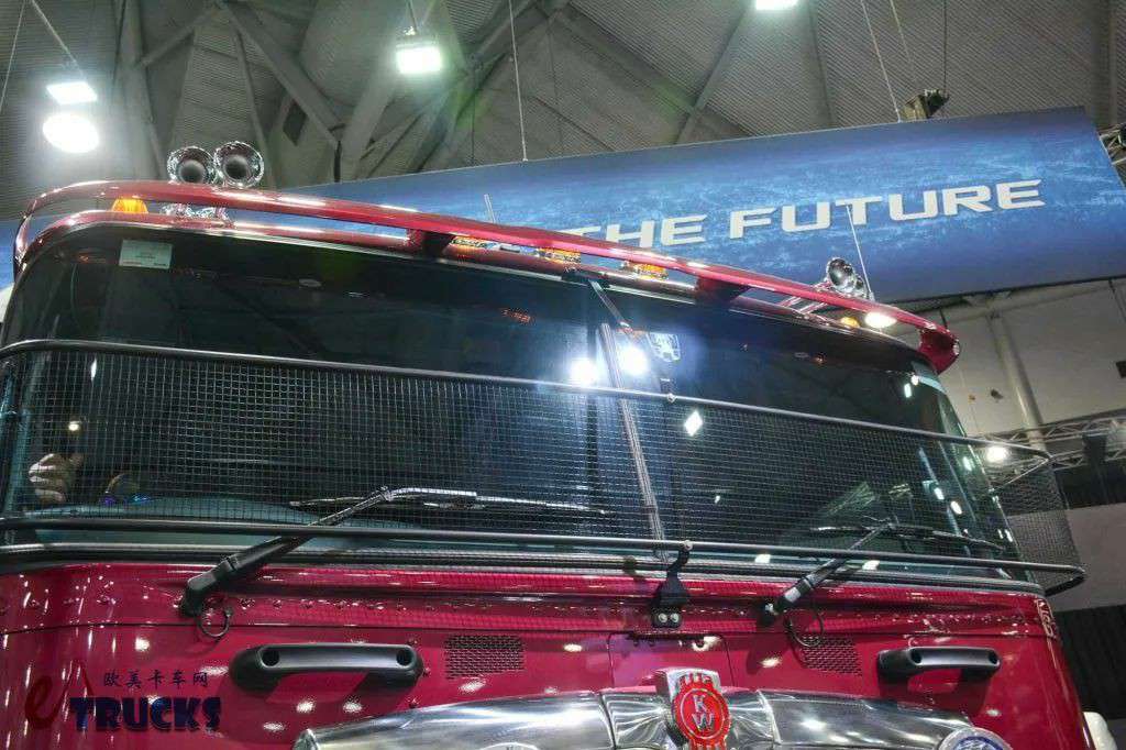 ​​¡El Espacio Habitacional Rivaliza con los Camiones de Capó Largo! El Exclusivo Flagship Americano Cabover Kenworth K220 Presentado en la Brisbane Truck Show​​