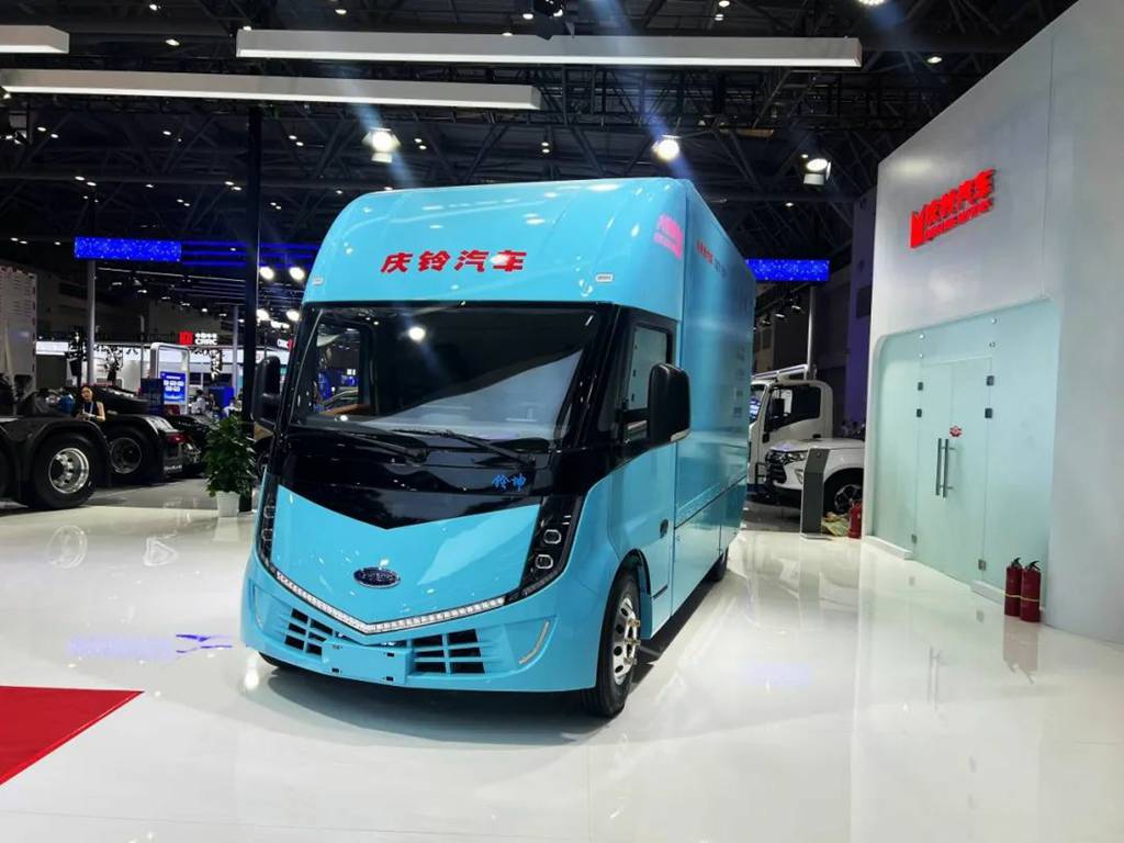 ​​Qingling lanza dos modelos globales en la feria comercial de China Occidental: ¿Cómo impulsarán la nueva dinámica logística del oeste de China?​​