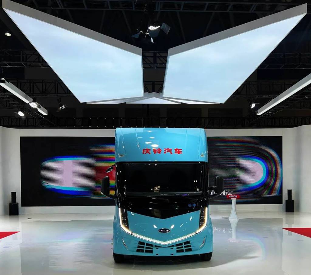 ​​Qingling lanza dos modelos globales en la feria comercial de China Occidental: ¿Cómo impulsarán la nueva dinámica logística del oeste de China?​​